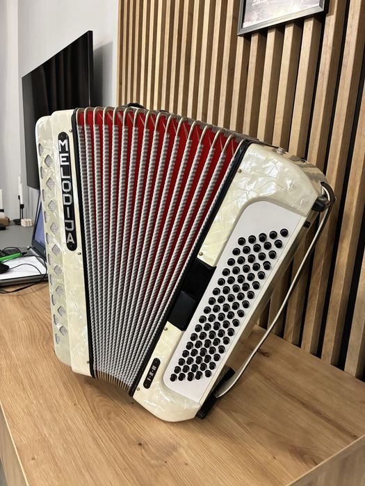 Acordeon Hohner/Melojdia cu 80 basi