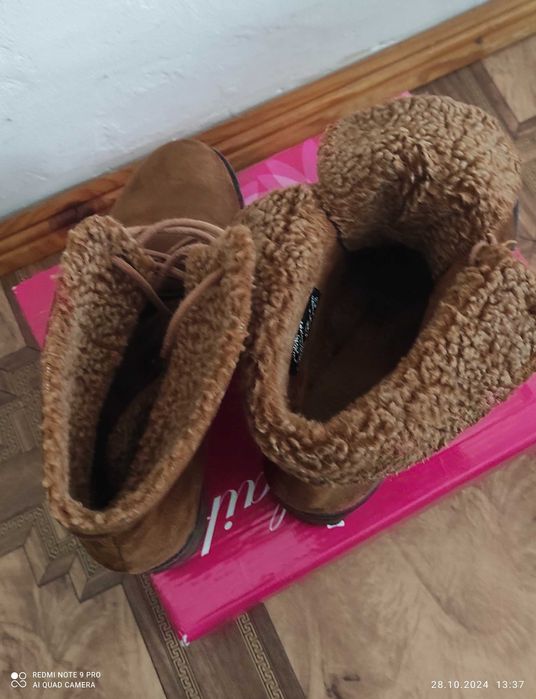 Дамски велурени боти