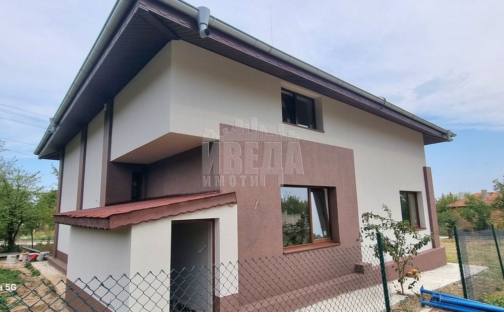 Продава се Къща в с. Здравец, Област Варна - 190 кв.м за 1132 €/кв.м - Снимка #2