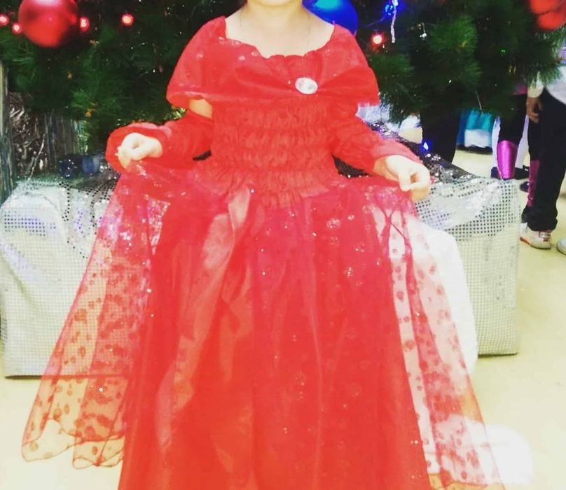 Продам бальные детские платья