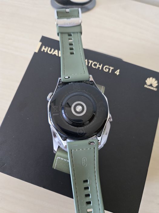 Часовник Huawei GT4