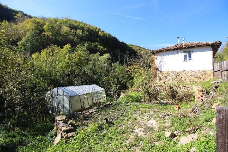 Къща – кв. Лютаци