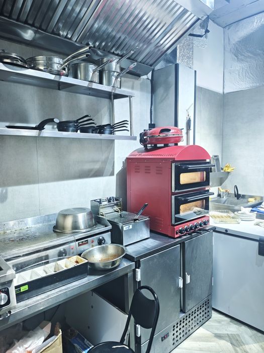 Продается техника и мебель кафе