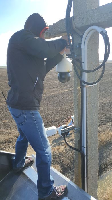 Montăm sisteme de securitate și instalații electrice complete, autorizate ANRE și IGSU, pentru locuințe, birouri, spații comerciale și industriale.