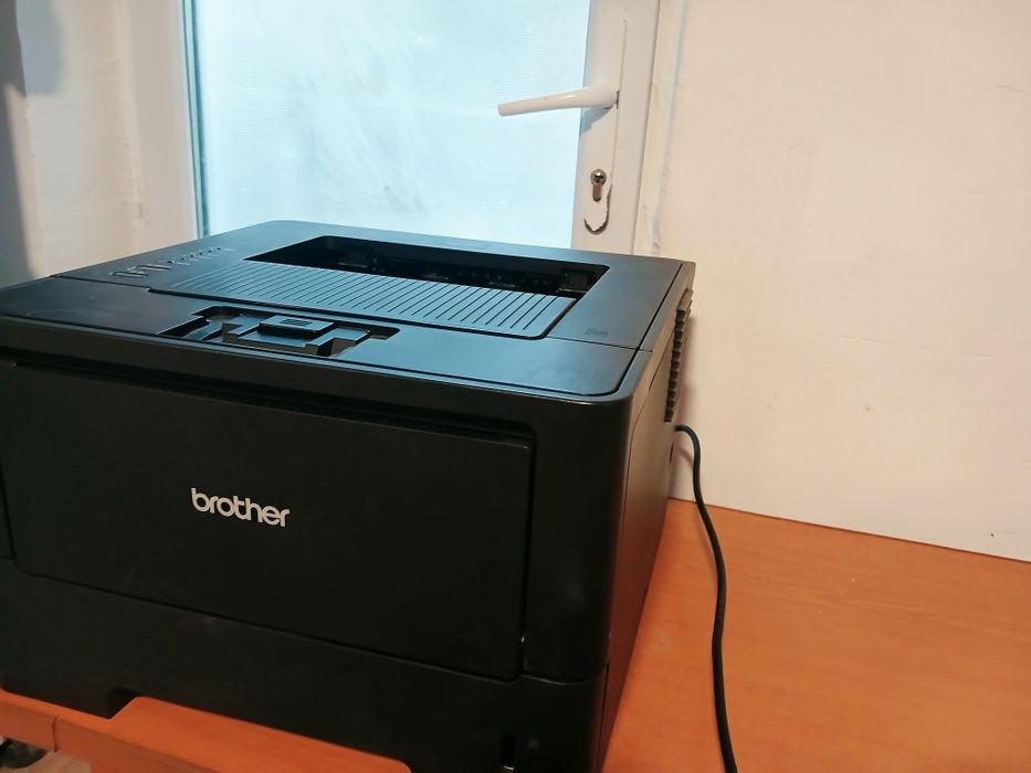 Vând Imprimantă laser Brother HL-5450DN – alb-negru cu tonere
