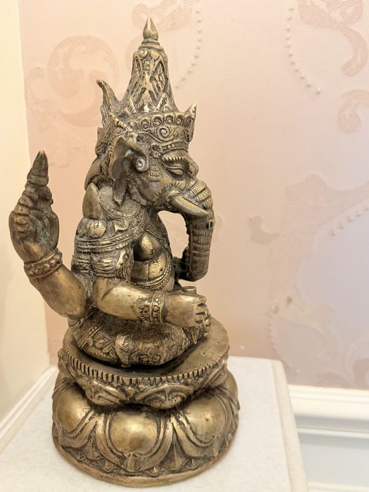 Rar !! Statuie reprezentandu-l pe zeul Ganesha !