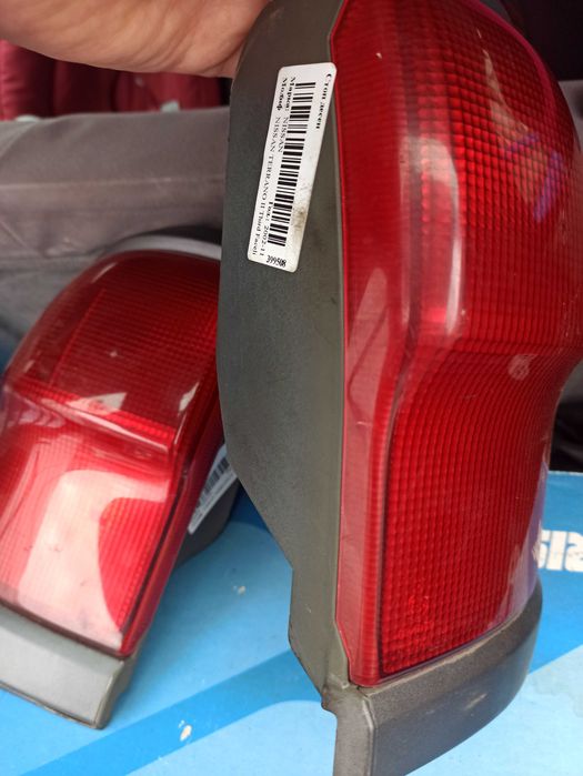 Оригинални стопове нисан терано 2 ляв и десен nissan terrano II