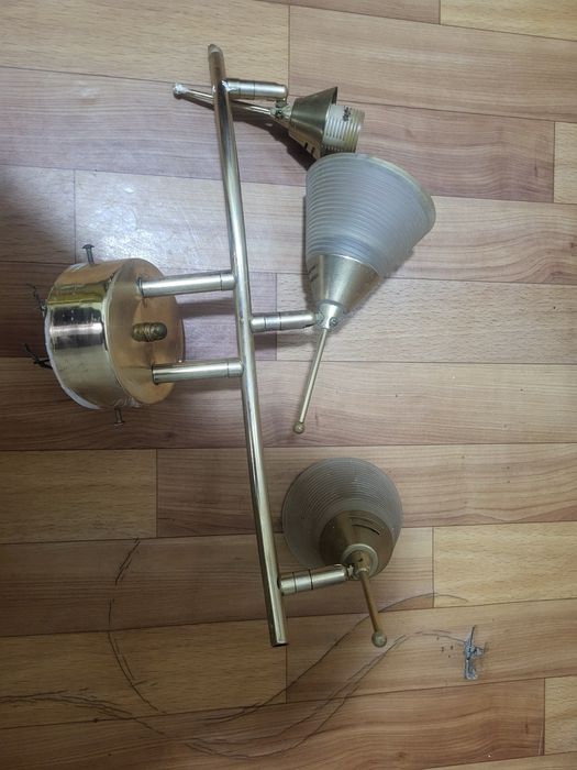 Продам люстру с 3мя рожками