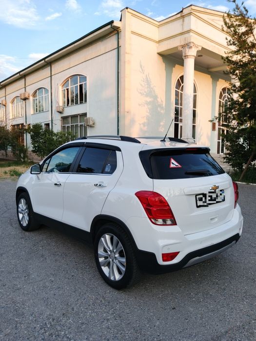 Tracker 1 . Rangi oq kraskasi 30%
