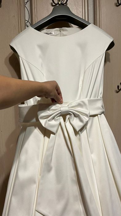 Платье цвета айвори