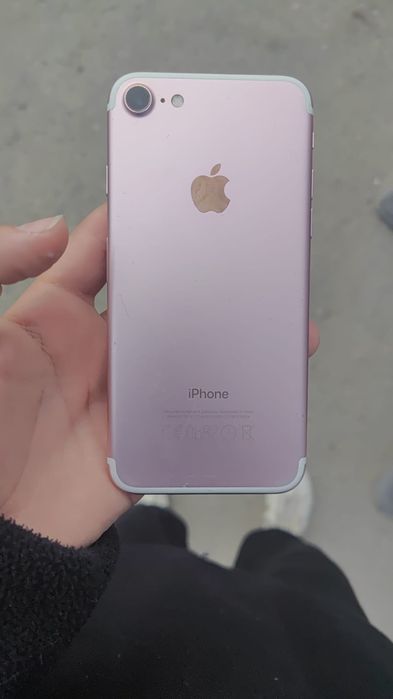 продам 7 айфон в хорошем состоянии