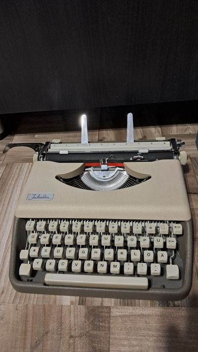 Mașină de scris Julietta