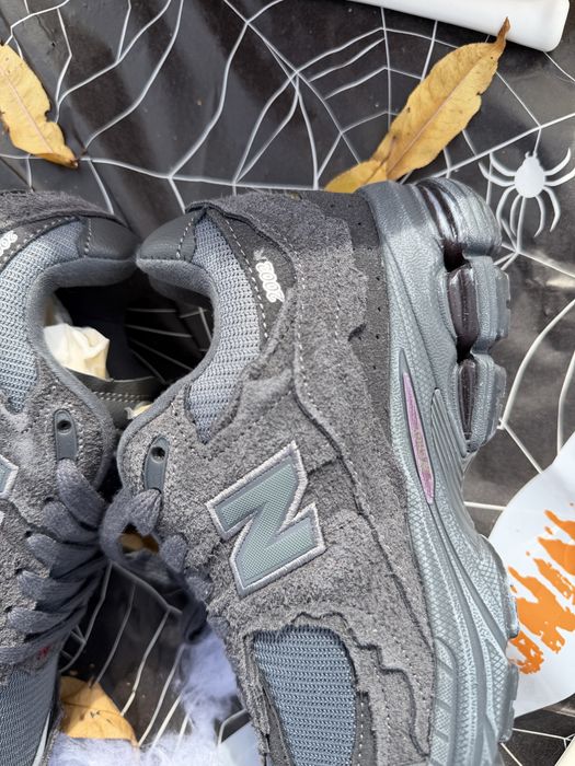 New Balance 2002R