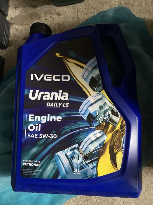 Ulei castrol si Urania