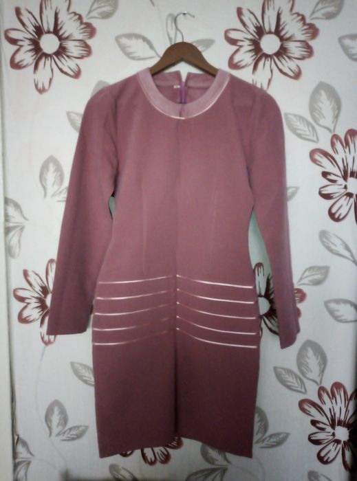 Платье футляр 42р