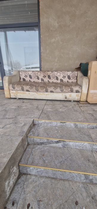 Продам диван раздвигающий.