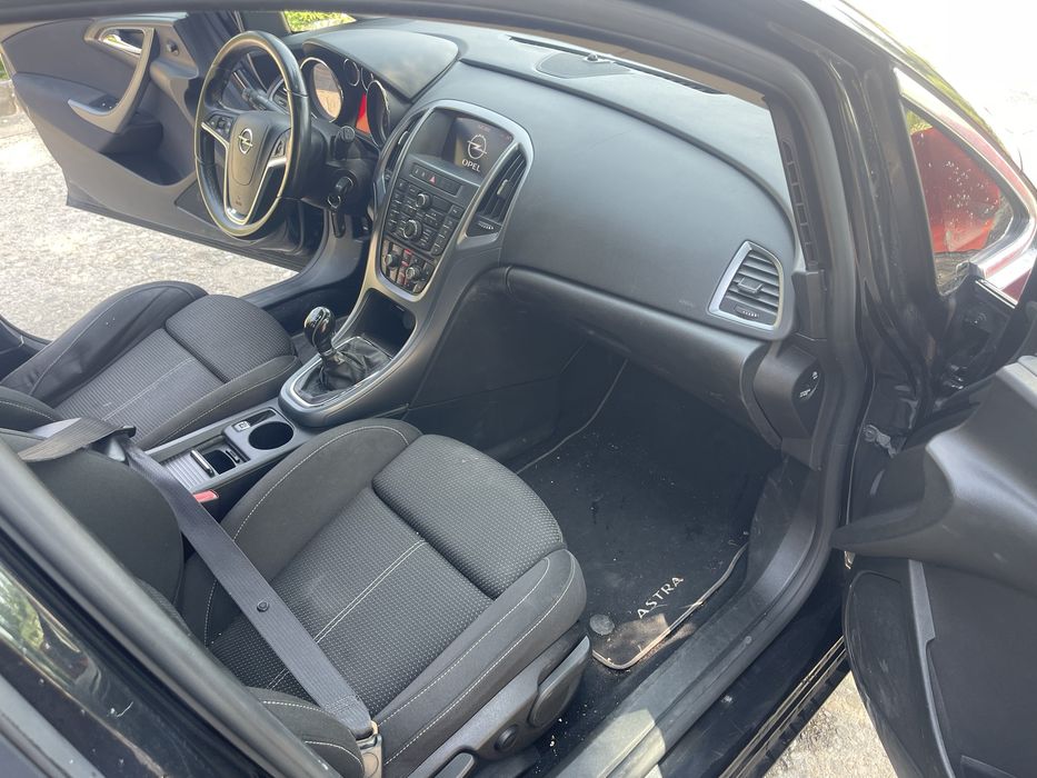 Opel Astra J 1.7 diesel /2013 stare foarte buna/2900 euro