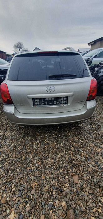 Dezmembrez Toyota Avensis T25 an 2006 motor 2.2 d-cat 177 cp cod 2ad-fhv injector set injectoare cutie viteza manuala pompa inalta trager electromotor