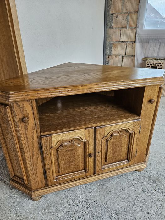 Comodă pe colț de lemn