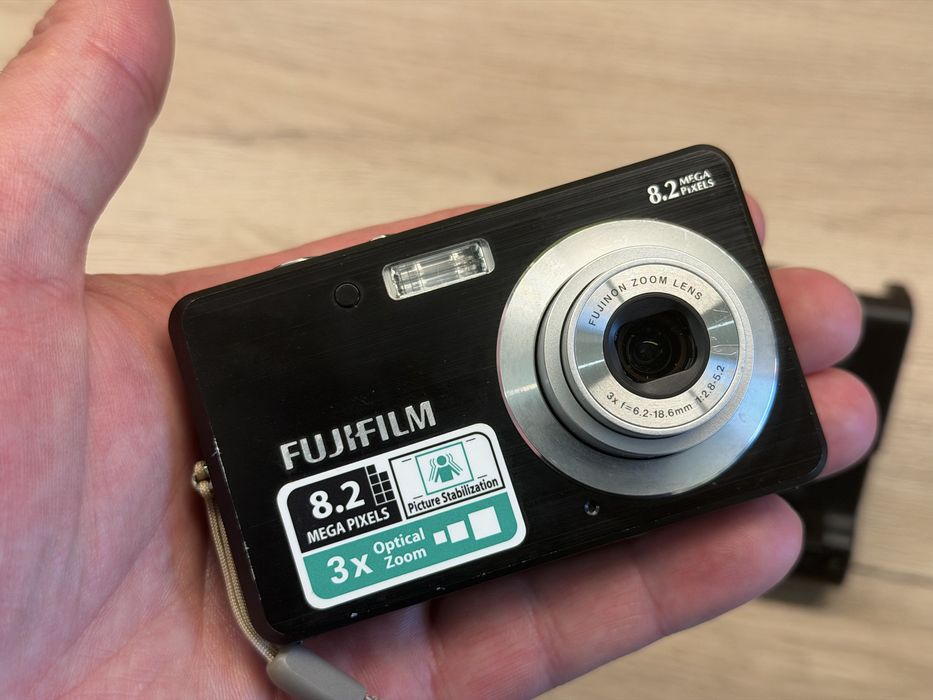 Aparat foto Fujifilm Finepix J10 black digital incarcator Card