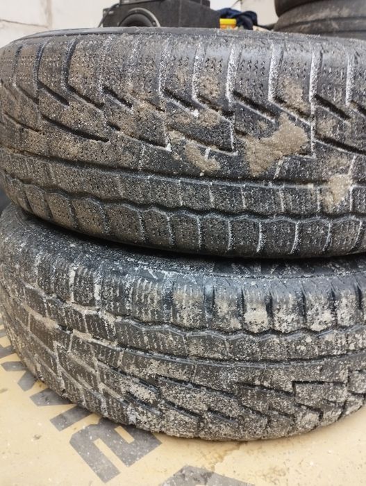 Продам 2 шины на 15 под камеры