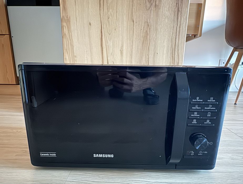 Cuptor cu microunde Samsung 23L