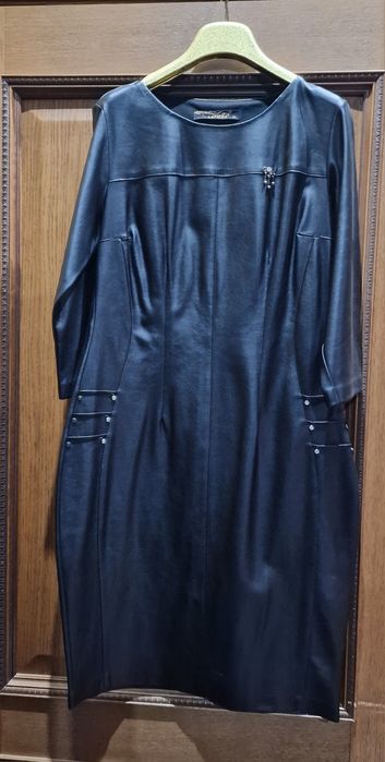 Продам платья разные