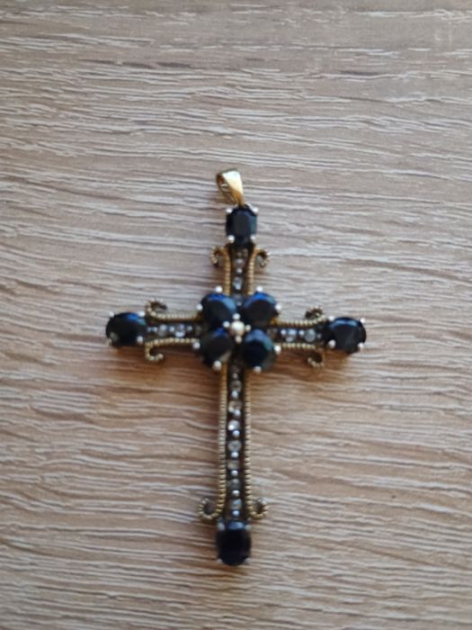 Медальон голям кръст