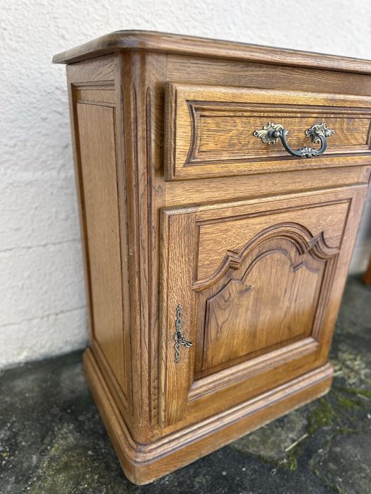 Ретро нощно шкафче / малък шкаф от масивно дърво