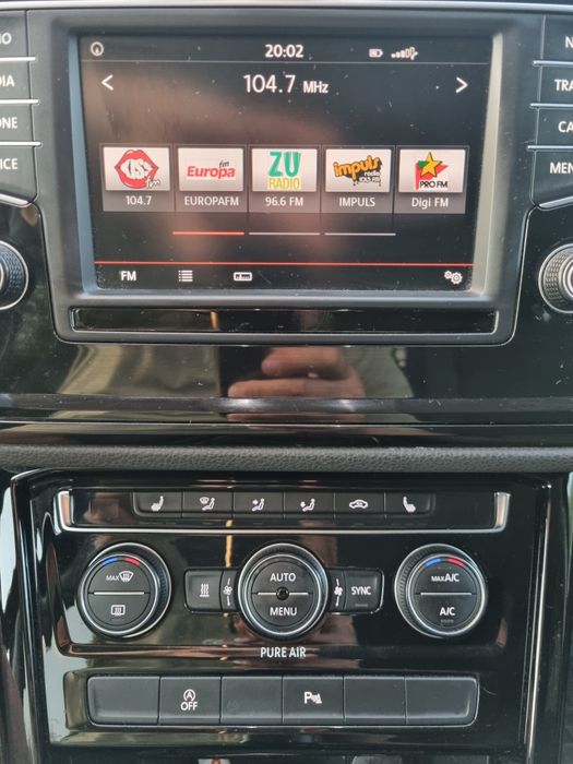 Volkswagen Touran Highline 2.0 TDI 150 CP 2016 – Full LED, Distronic, Webasto, Istoric complet, Fără investiții