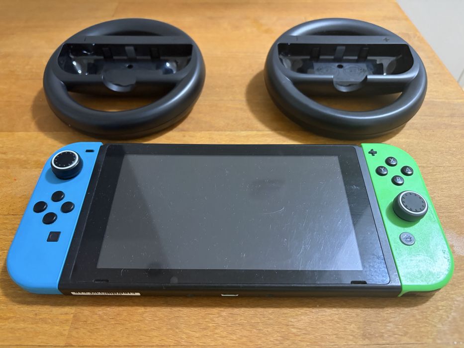 Nintendo switch + volan JOY-CON (orignal)
