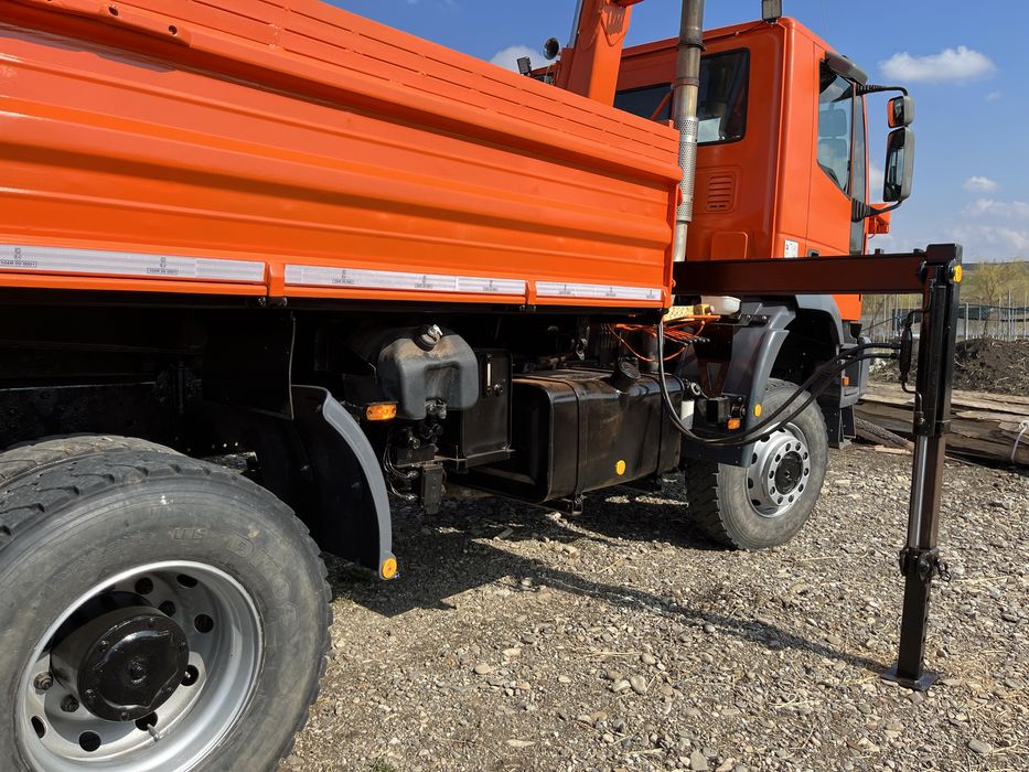 Camion 4x4 cu macara și troliu – 18 t, pregătit pentru deszăpezire