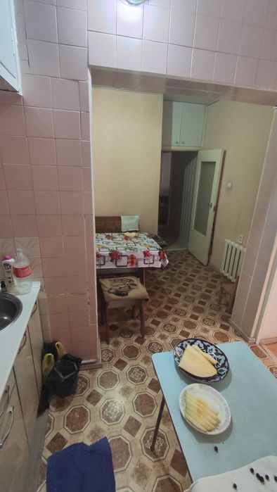 Сергели 4, 2 комнатная, 1 этаж, угловая квартира, подвал и огород