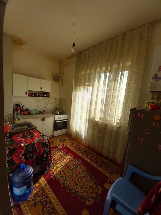 1 хоналик 2-этаж срочно сотилади янги гиштлик дом