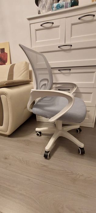 Scaun ergonomic alb-azur cu inaltime reglabila