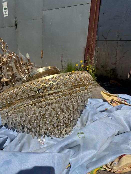 Большие люстра Ранее висели в ресторане