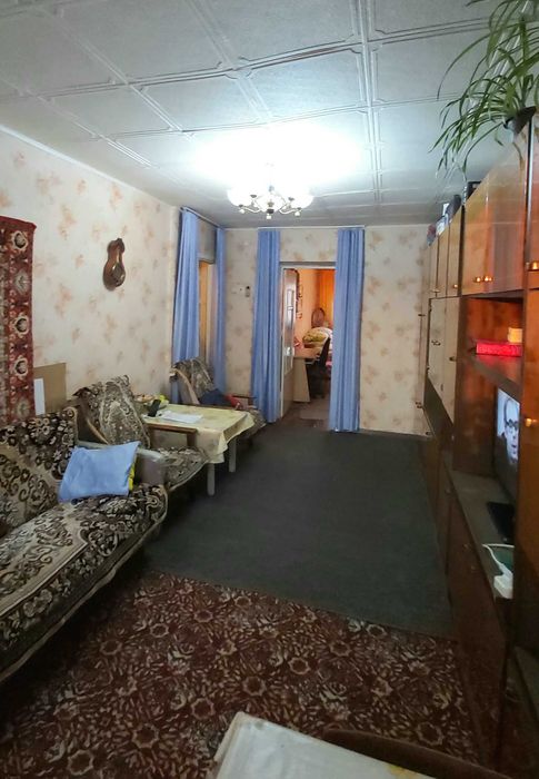 Продам 2-комн квартиру по пр. Строителей