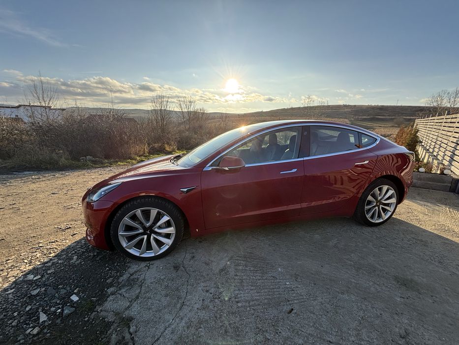 Tesla Model 3 SR LFP