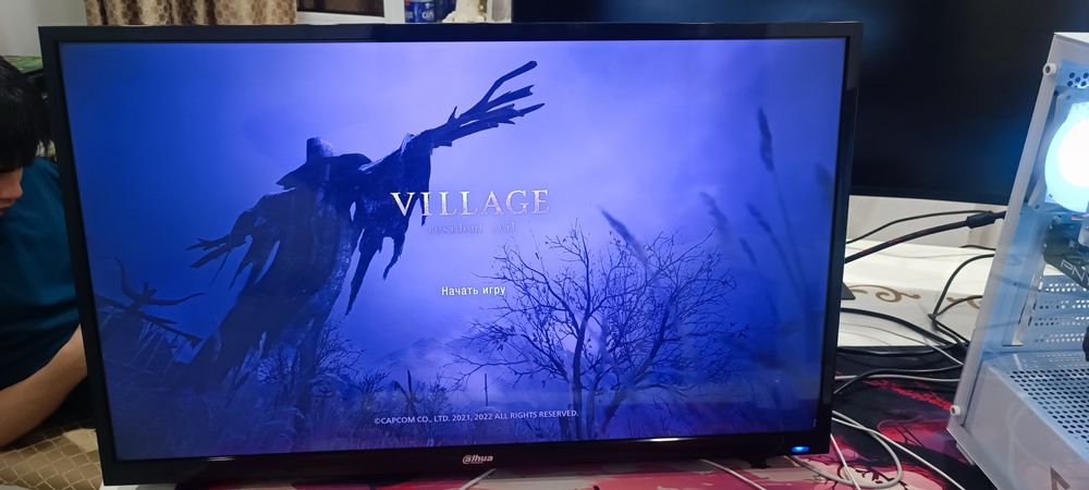 Продам монитор 32 Д, 60 гц на кранштейне ( есть коробка от кранштейна)