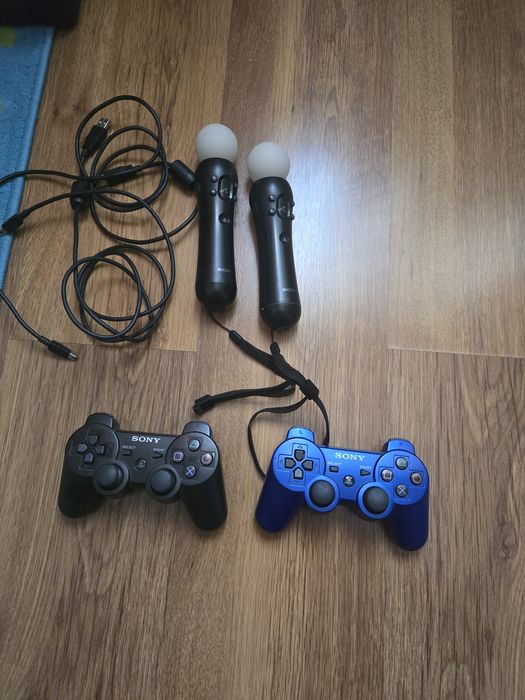 Vand PS3, 2 joystick-uri, 2 motion controlere + jocuri