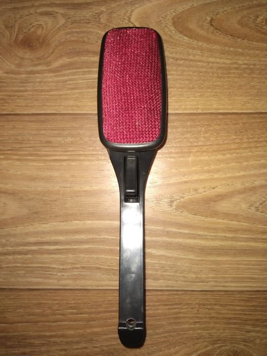 Продам Щётку для чистки одежды