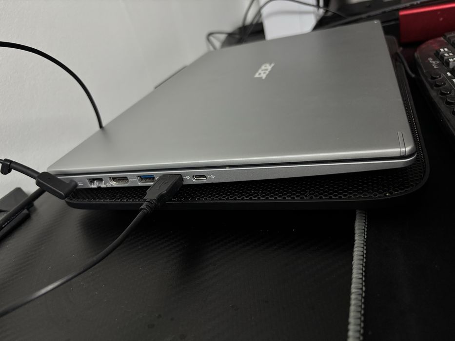 Vând laptop acer arch aspire 5