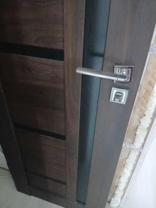 Двери входные деревянные