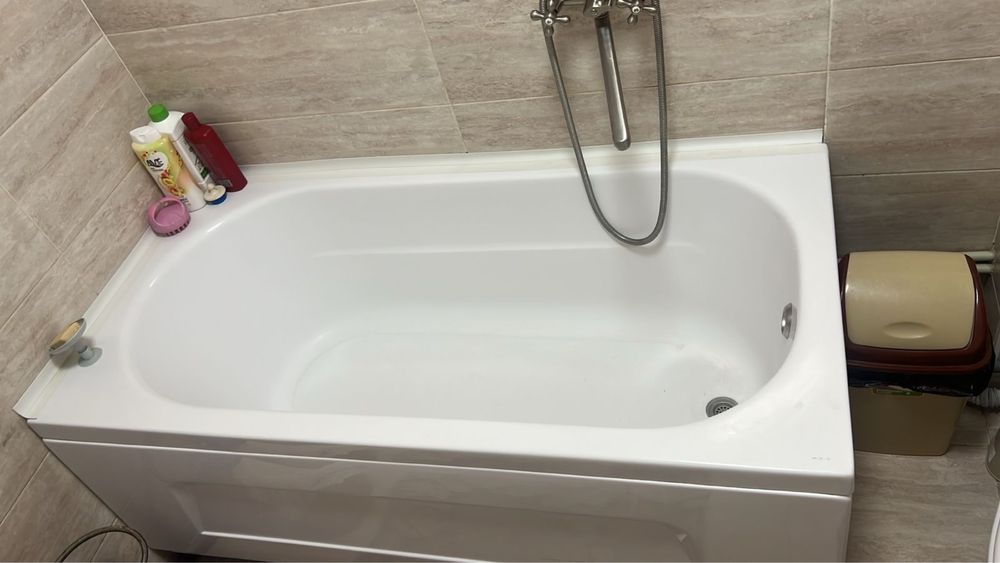 Ванна с раковиной,шкафом