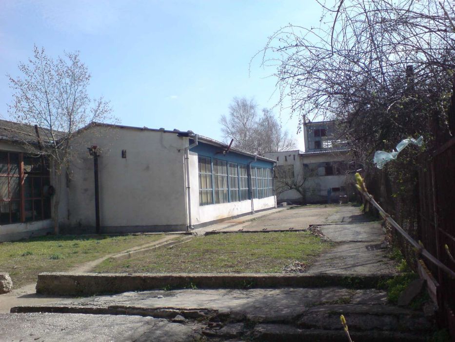 Продава се Промишлена сграда в Добрич, Промишлена зона - Запад - 2500 кв.м за 100 €/кв.м - Снимка #2