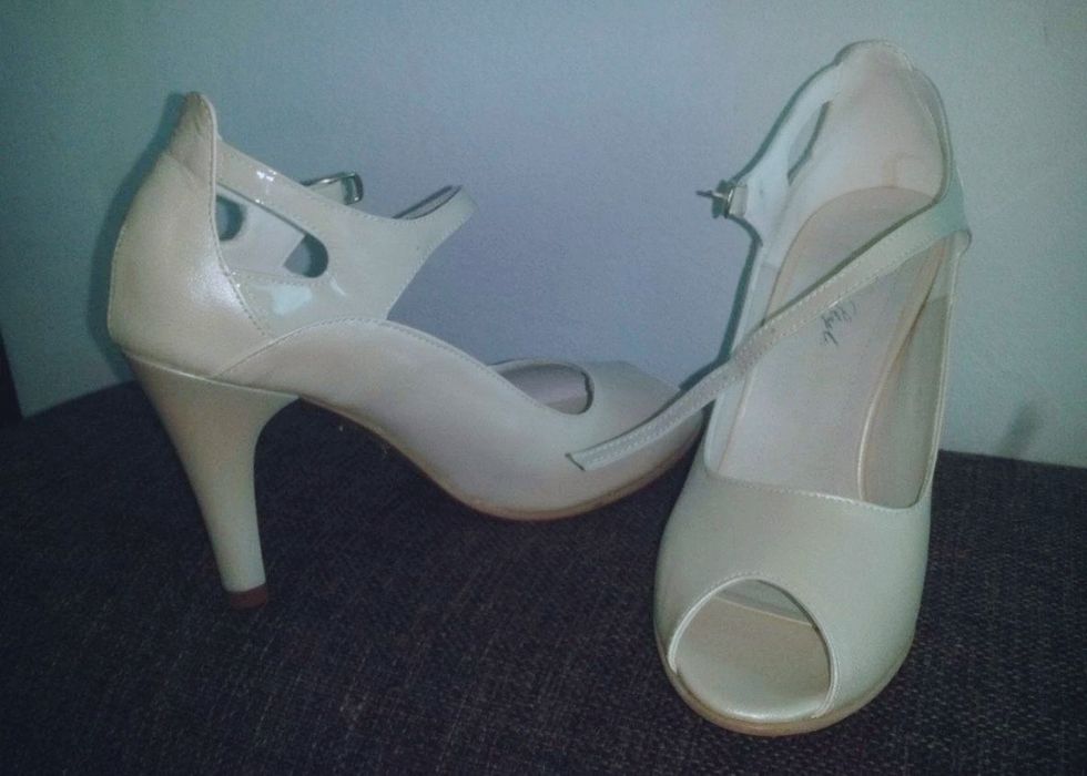 Pantofi piele mărimea 35 cu interiorul de 22.5 cm