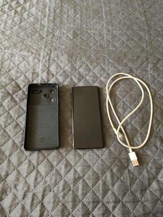 Xiaomi Redmi Note 13 Pro +

Ecran: Amoled, 120Hz
RAM: 12GB
Stocare: 512GB
Camera: 200-8-2 MP
Baterie: 5000mAh
Accesorii: husa
