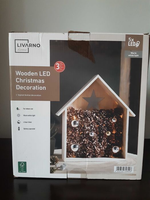 Decorațiune de Crăciun, căsuță de lemn cu conuri brad, cu LED