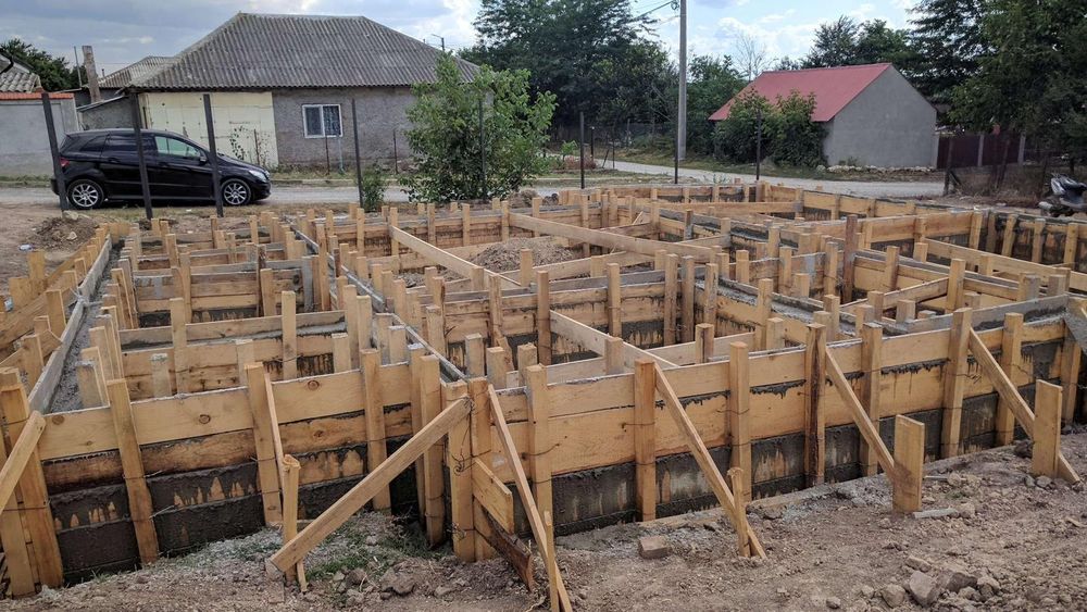 Firma construcții executa lucrări