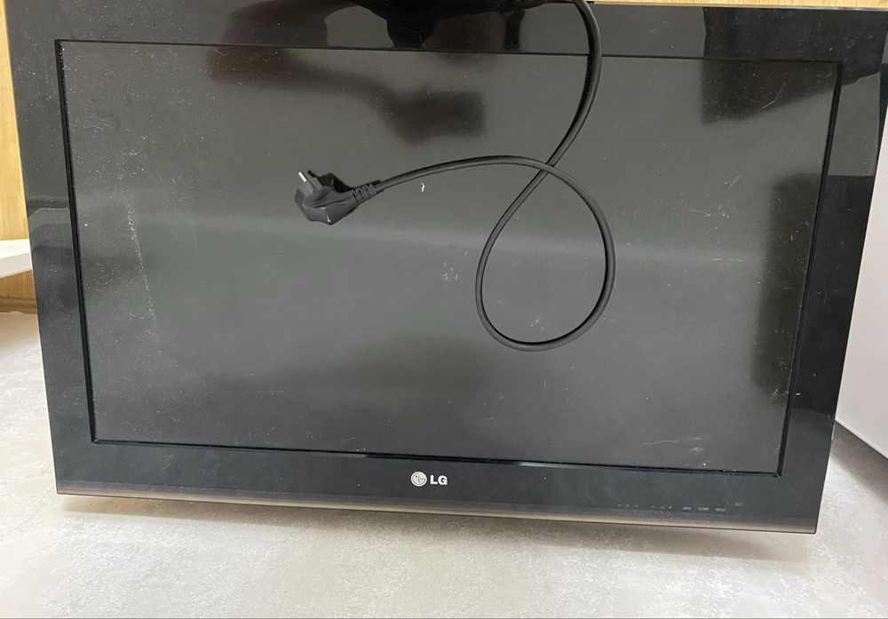 Продам телевизор lg б/у